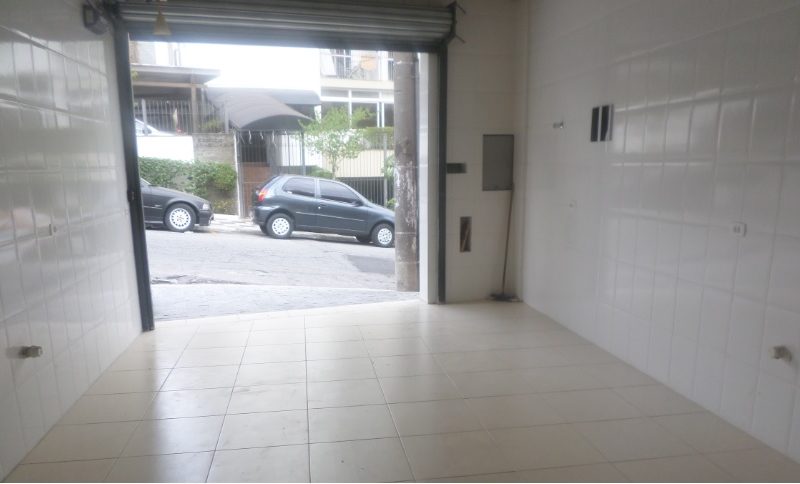 Salão prox. centro Osasco porta aut. e nobreak, azulejado, porcelanato e WC