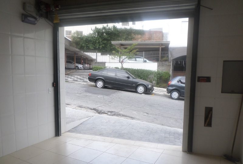 Salão prox. centro Osasco porta aut. e nobreak, azulejado, porcelanato e WC